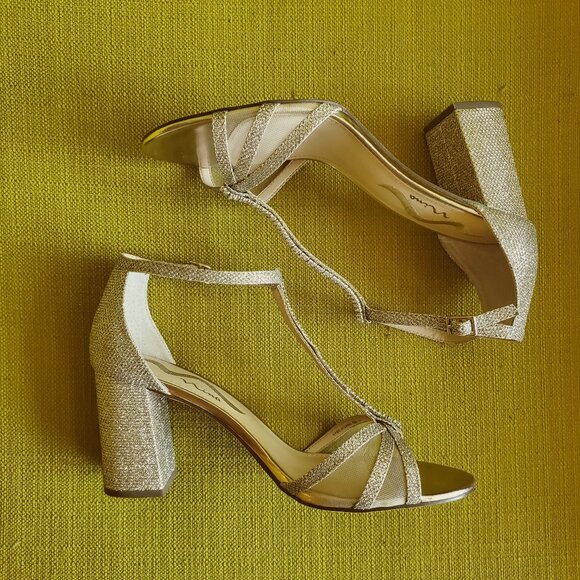 Size 8.5 Nina Haviva Gold T Strap Block Heel Sandal - Picture 1 of 6